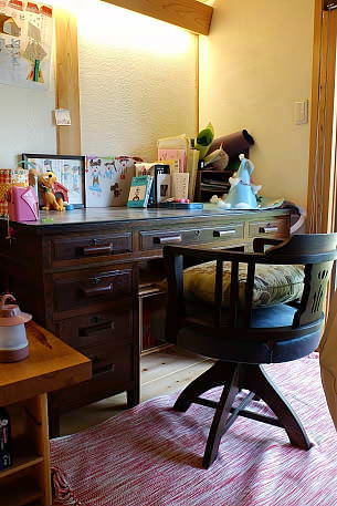 兵庫県神戸市i様邸増改築/おじいさまから譲り受けたクラシックなオークの机