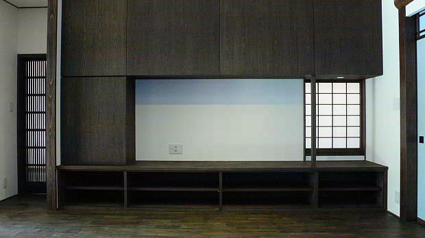 世田谷区古民家風リフォーム写真_テレビボードを兼ねた本棚
